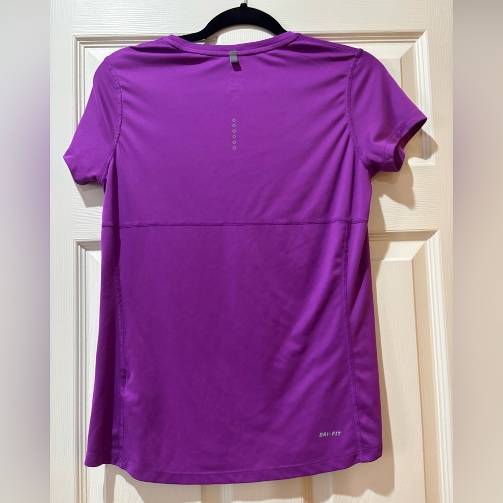 Nike Purple Fitted Short Sleeve dri-fit T-Shirt - Picture 4 of 4